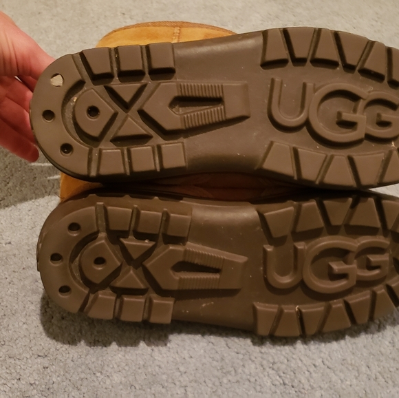 UGGS BOOTS, Classic Short, Chestnut, Size 6 - Picture 5 of 6